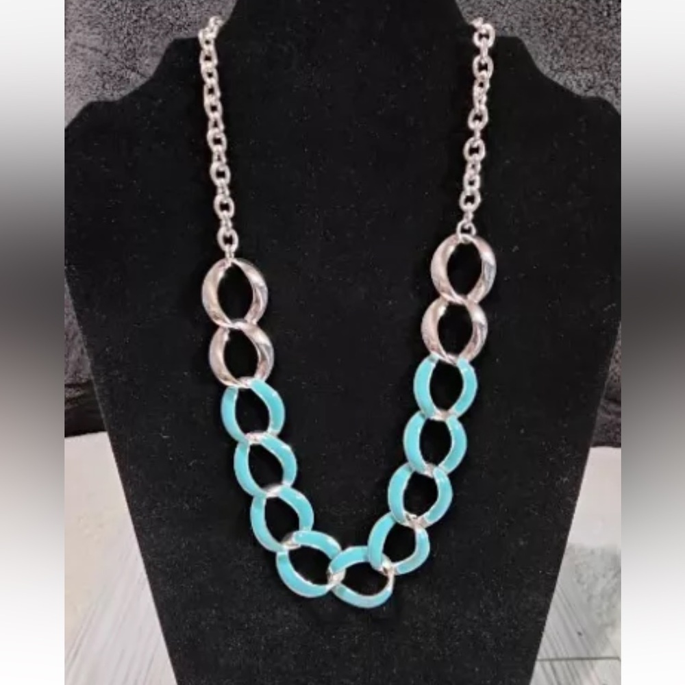 Liz Claiborne Blue And Silver Tone Necklace NWT